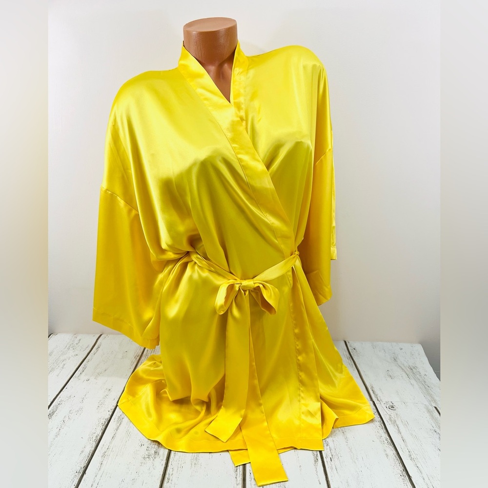 Victoria’s Secret Satin Short Kimono Robe One Size - Picture 3 of 8